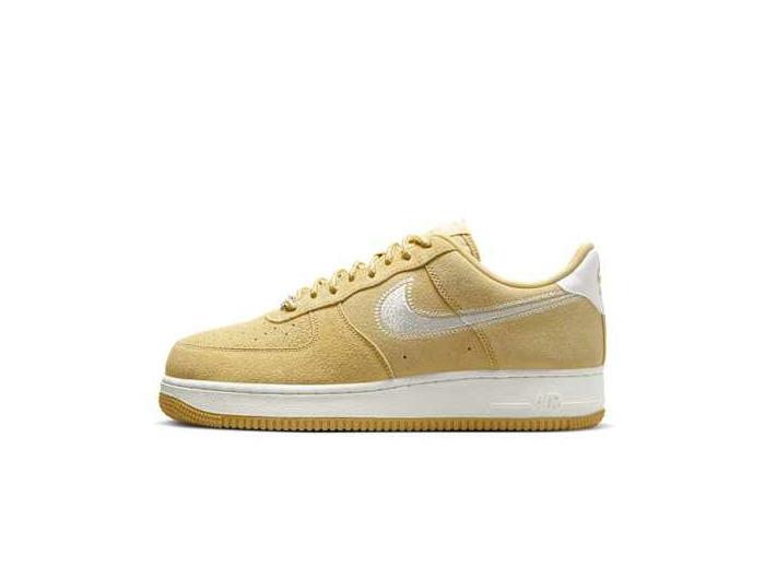 NIKE AIR FORCE 1 
07 LV8