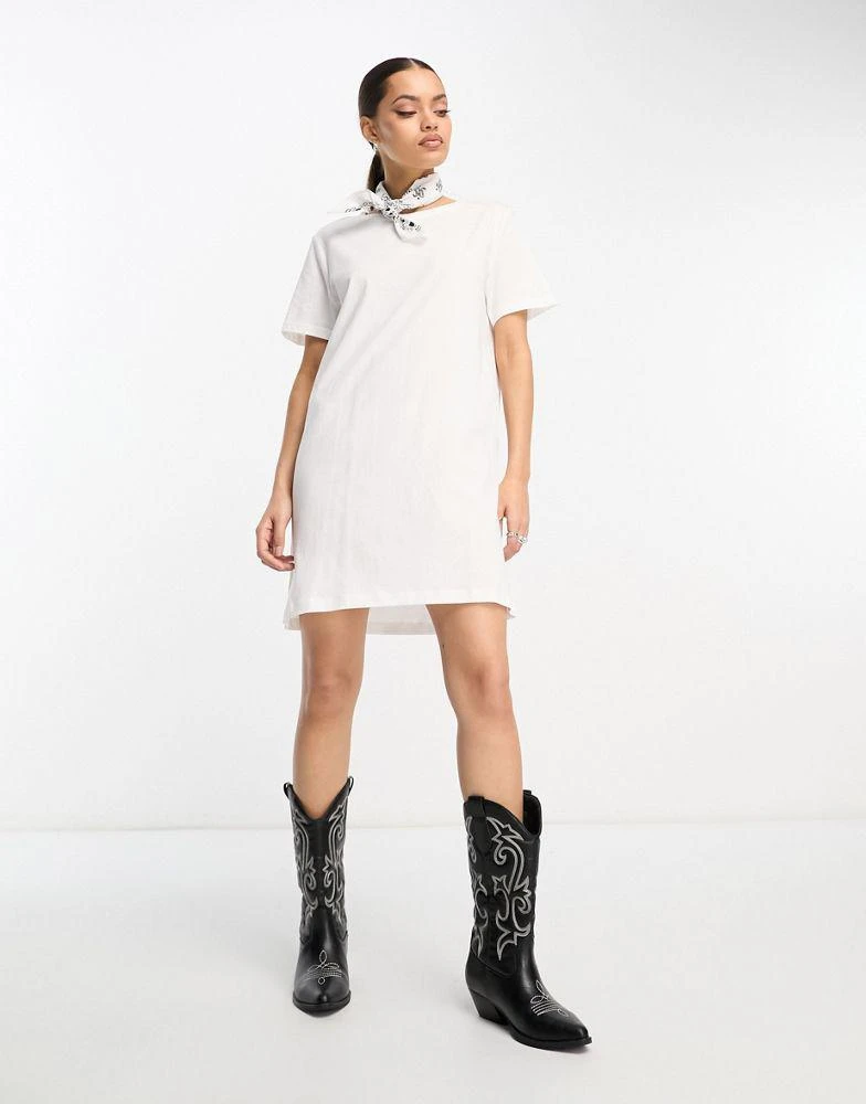 ONLY Petite mini t-shirt dress in white On Sale Now with Up to 20% Off | Discover Exclusive Deals & Savings at BeyondStyle Authentic ONLY Petite Home||Women||New In||Only Petite mini ONLY Petite mini t-shirt dress in white On Sale Now with Up to 20% Off | Discover Exclusive Deals & Savings at BeyondStyle Authentic ONLY Petite Home||Women||New In||Only Petite mini