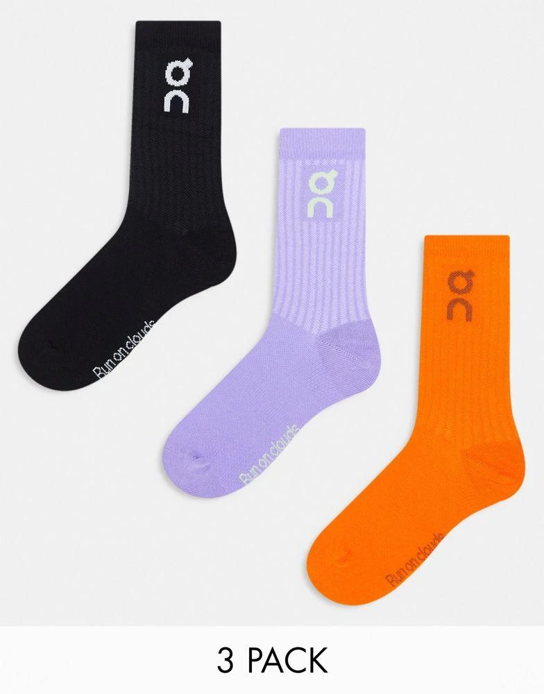 On ON 3 pack logo socks in comet flame and black 1