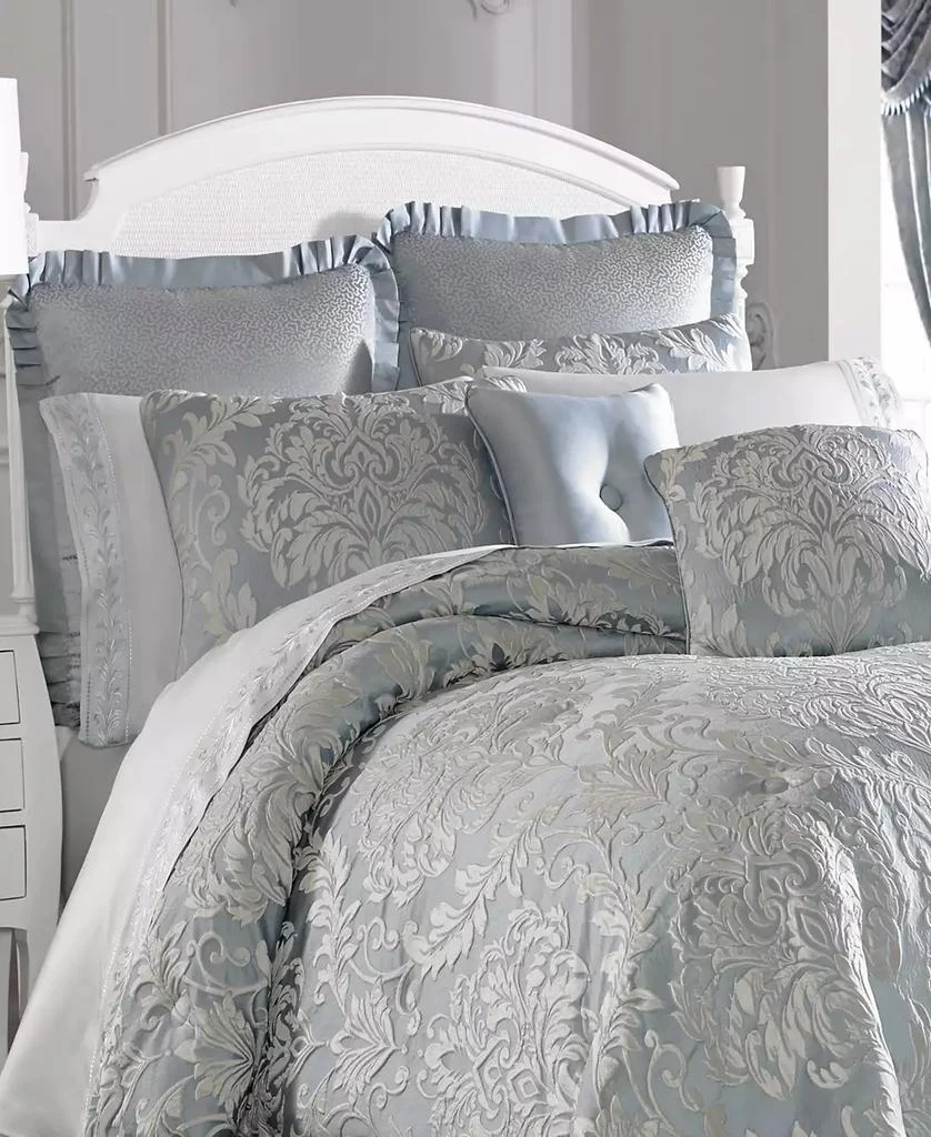 Five Queens Court Faith Comforter Set 4