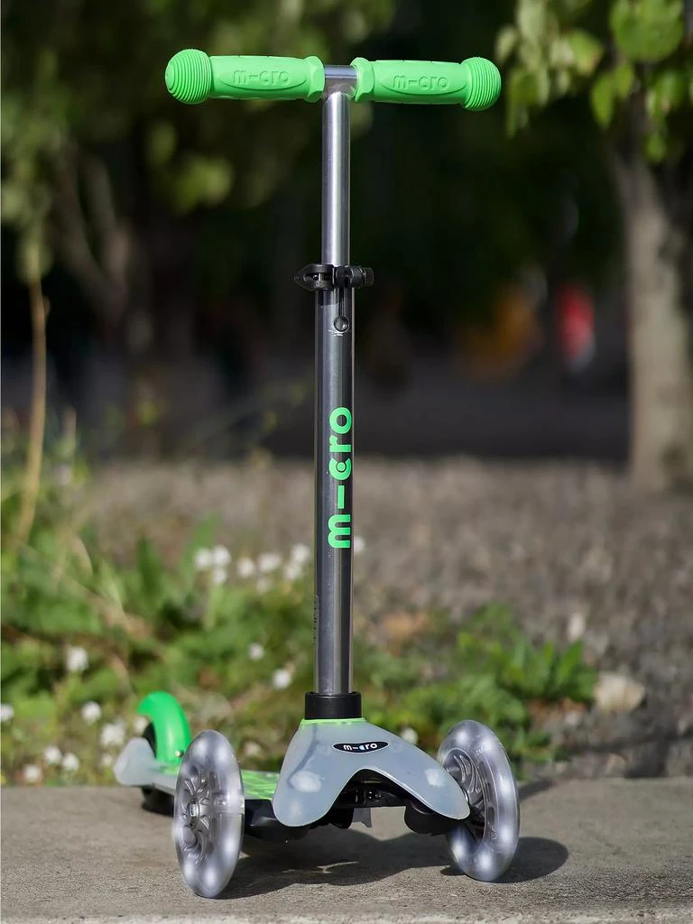 Micro Kickboard Kid
s Mini Deluxe Flux LED Scooter 8