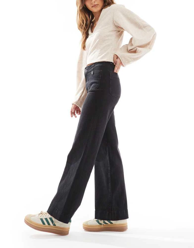 Stradivarius Stradivarius D77 button detail straight leg jean in black 2