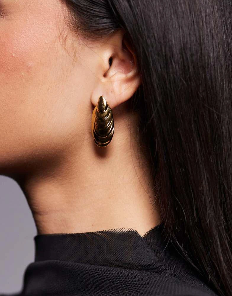 8 Other Reasons 8 Other Reasons ridged large stud earrings in 18k gold plated 1