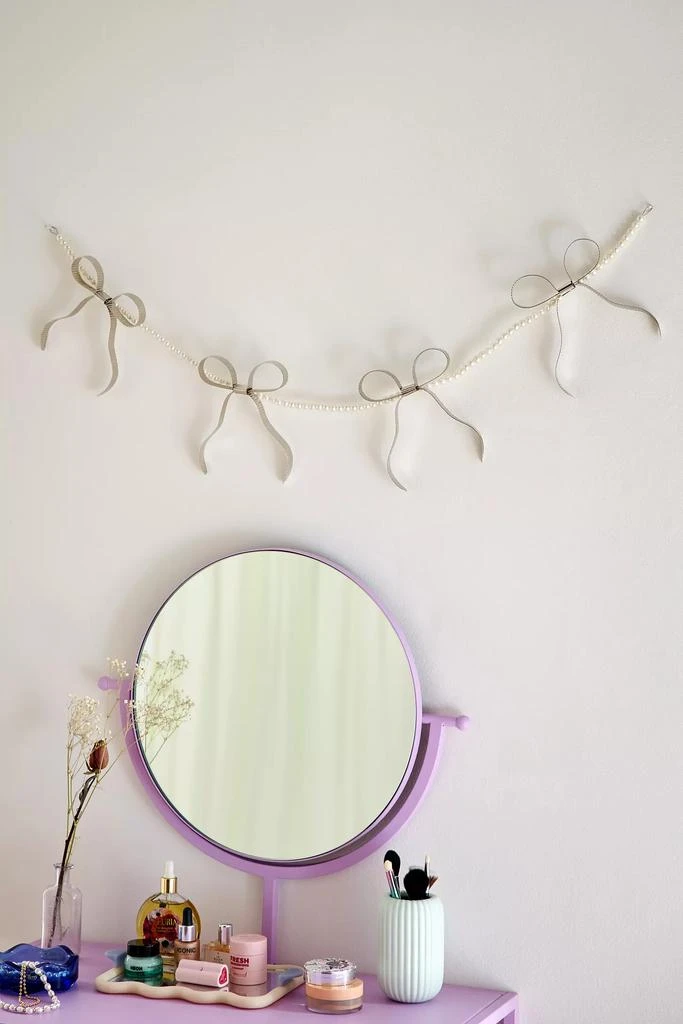 Urban Outfitters Eloise Pearl & Bow Banner 1