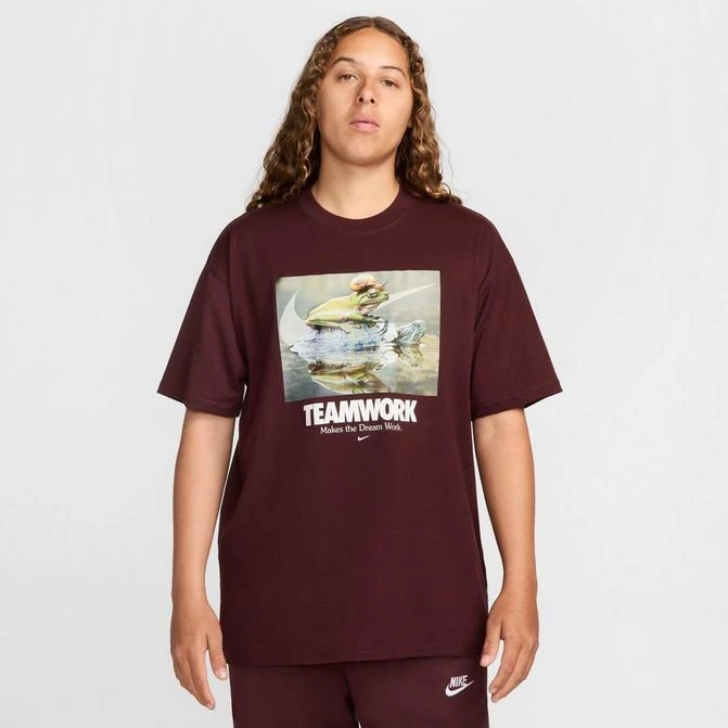 NIKE Men's Nike Sportswear Teamwork Graphic T-Shirt 1