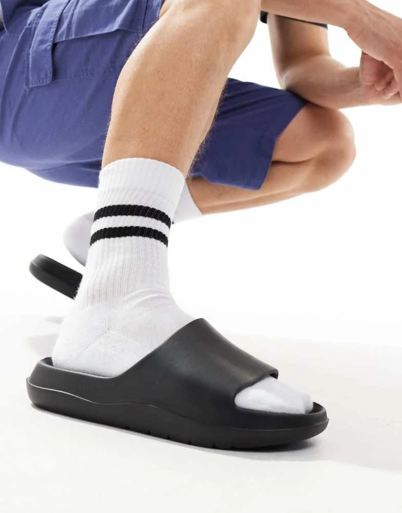 ASOS ASOS DESIGN chunky sliders in black 4