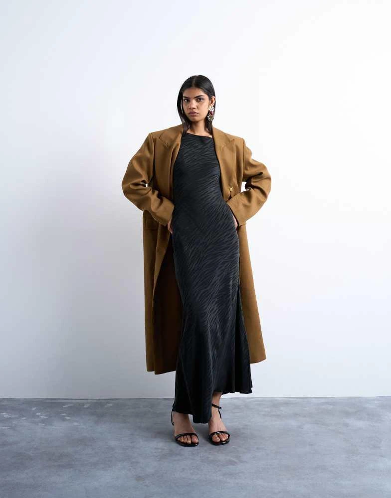 Topshop Topshop slash neck midi dress in black premium cupro jacquard -  Dresses & Skirts - Free Shipping - BeyondStyle