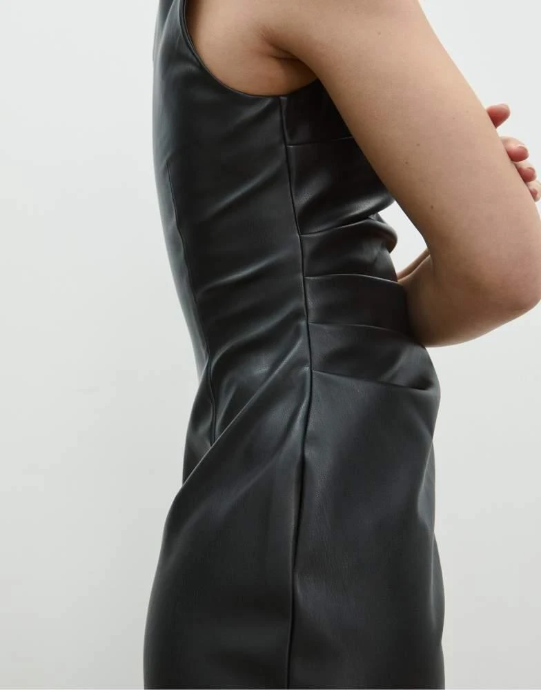 Stradivarius Stradivarius Short leather effect dress in black - Dresses & Skirts - BeyondStyle Stradivarius Stradivarius Short leather effect dress in black - Dresses & Skirts - BeyondStyle