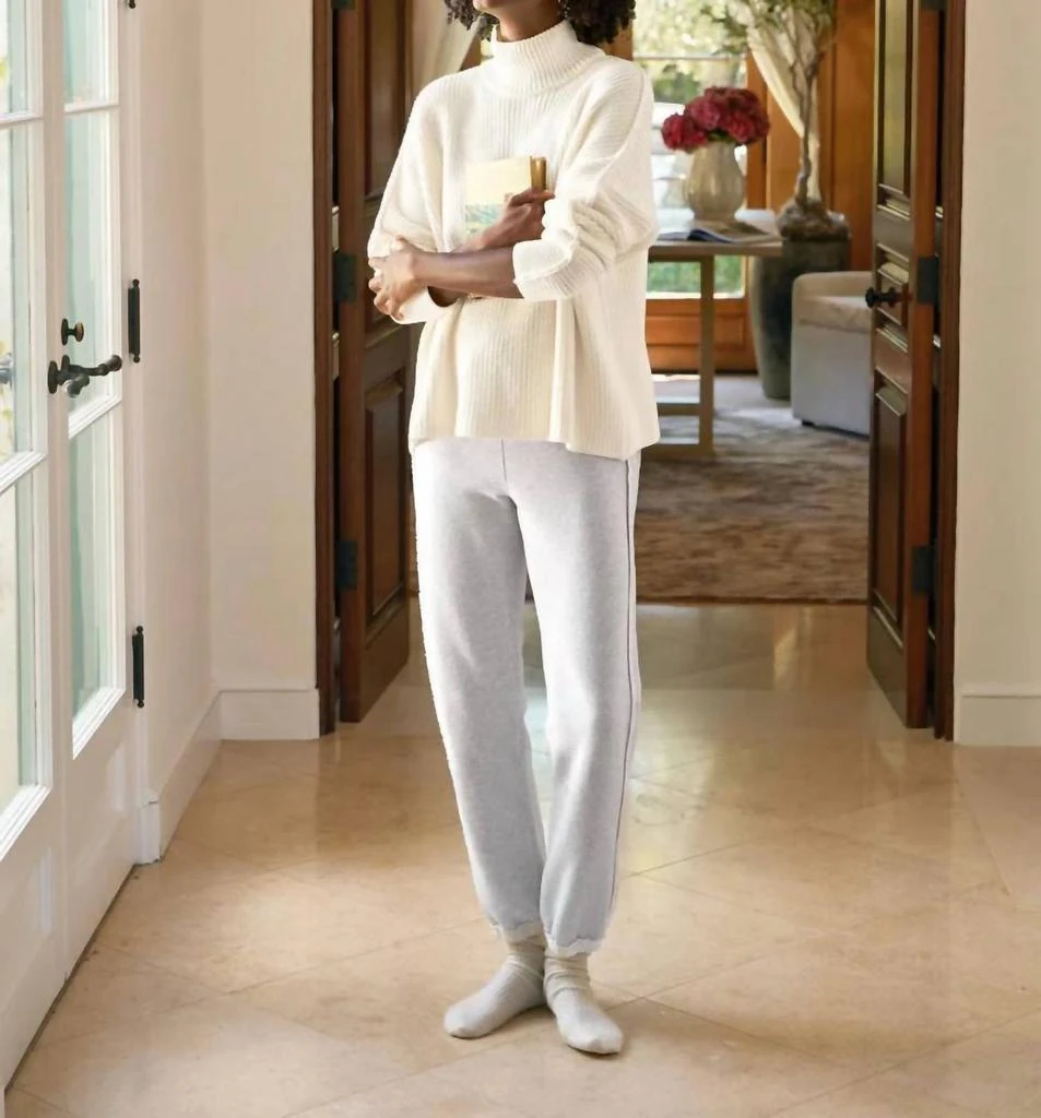 Frank
Eileen Frank
Eileen - Sophie Italian Jogger 2