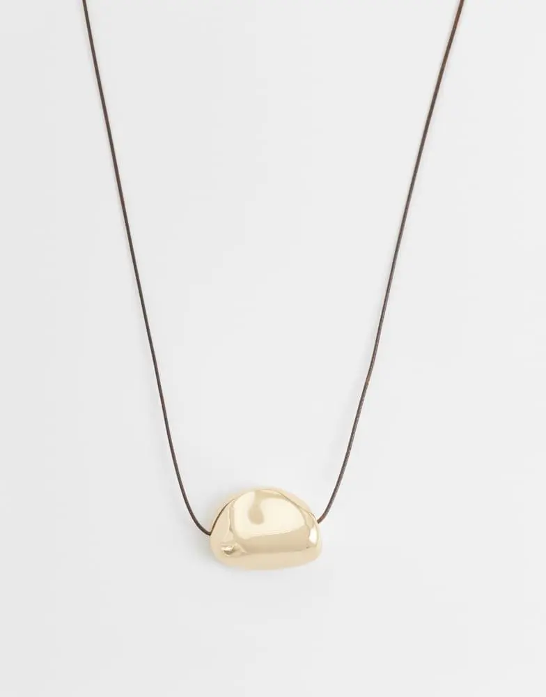 DesignB London DesignB London cord necklace with molten pendant  in gold