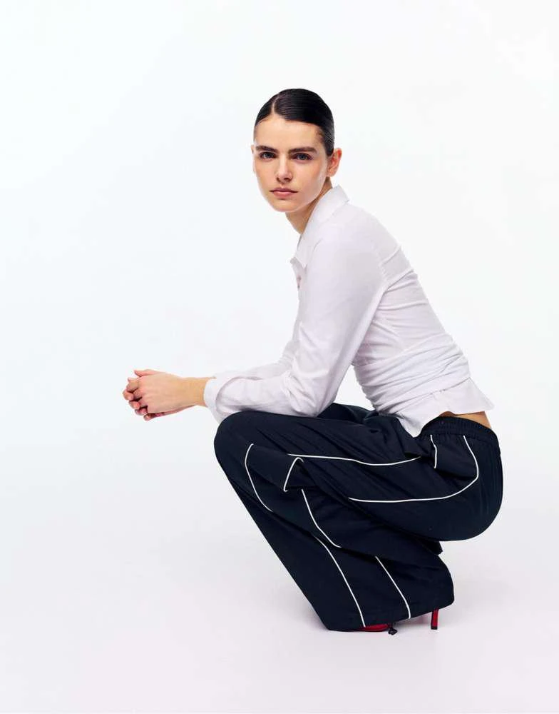 Pull&Bear Pull&Bear Contrast tracksuit trousers in navy 2