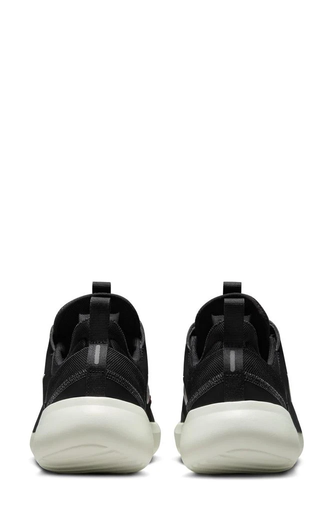 NIKE E-Series AD Shoe 2