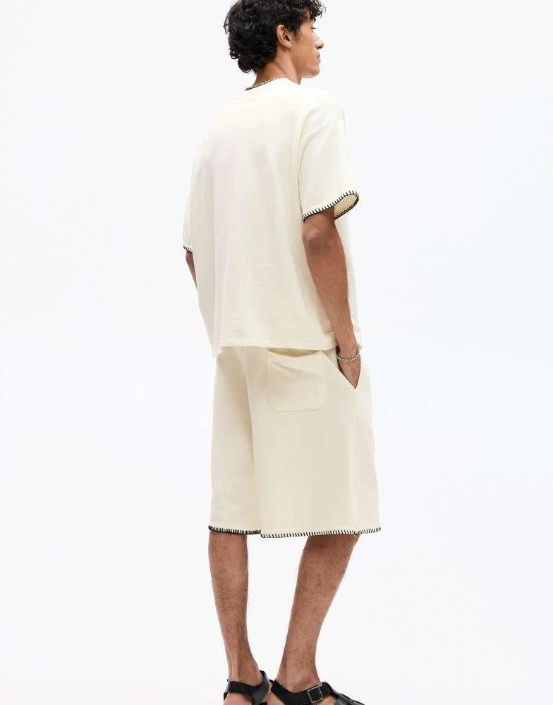 Pull&Bear Pull&Bear t-shirt with contrast seams in white 3