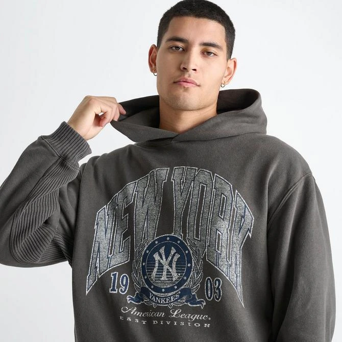 New Era Men's New Era New York Yankees MLB Vintage Oversized Logo Hoodie 5