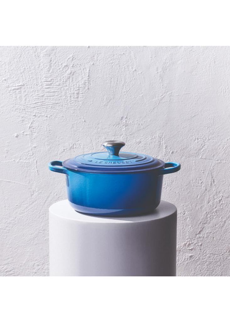 Le Creuset Signature cast iron round casserole 24cm 4.2l - BeyondStyle