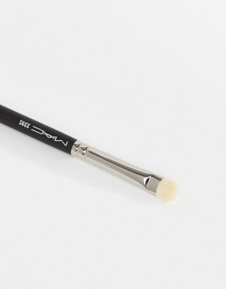 MAC MAC 239S Eye Shader Brush 3