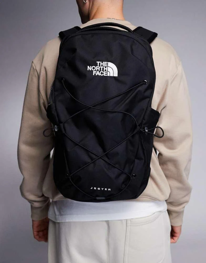 men black north face backpack The Vault Everyday Laptop its a reliable companion for all your adventures The North Face Borealis bungee-cord