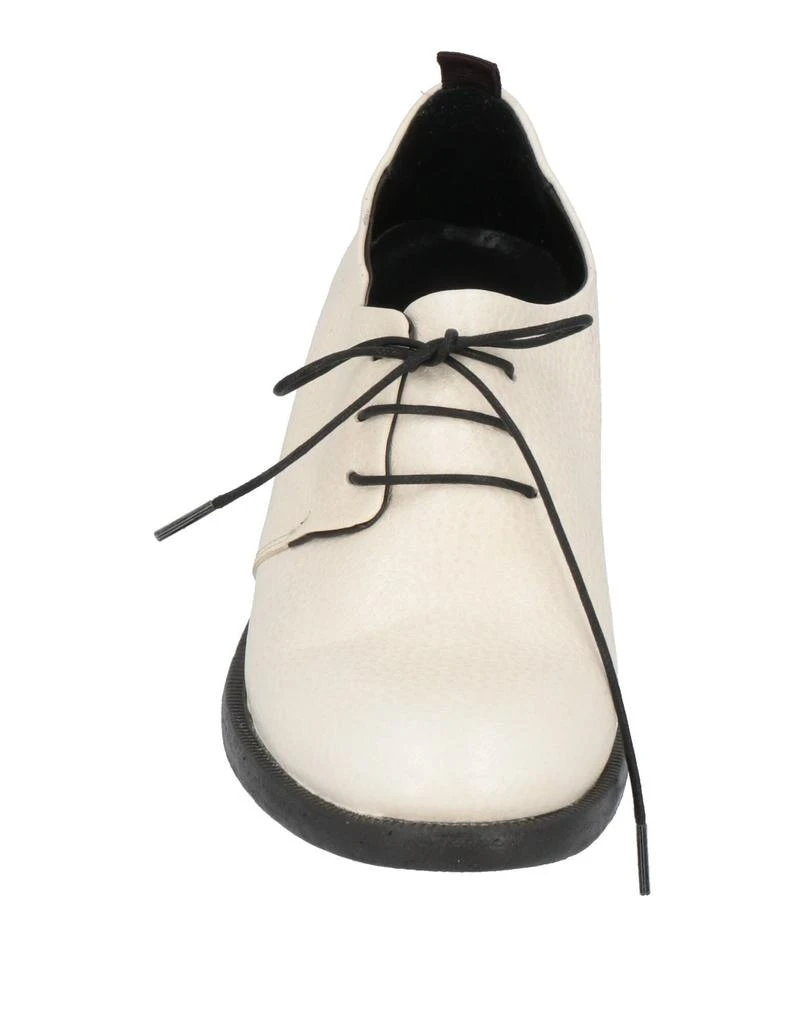 1725.A Laced shoes 4