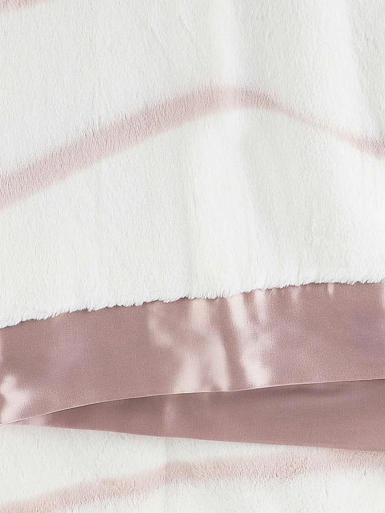 Little Giraffe Baby
s Satin-Trimmed Throw Blanket 2