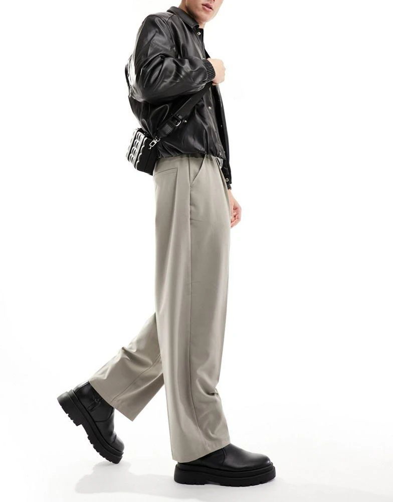 Bershka Bershka baggy tailored trouser in beige 3