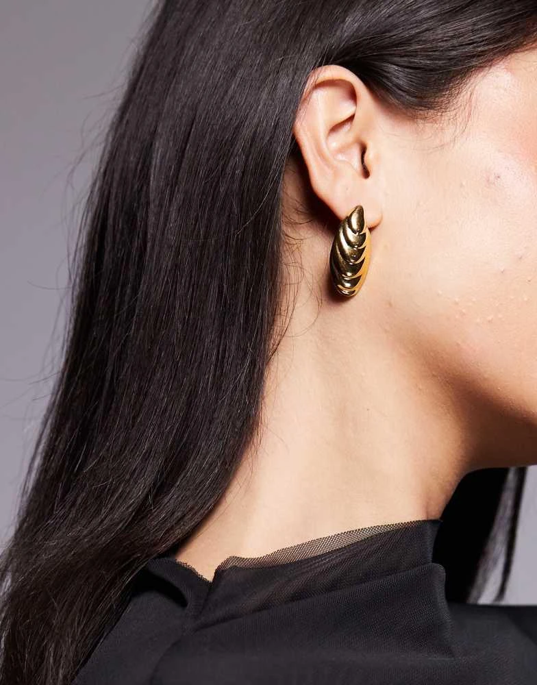 8 Other Reasons 8 Other Reasons ridged large stud earrings in 18k gold plated 4