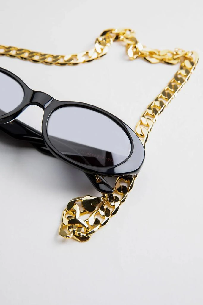 NEW IN THE MOOD FOR LOVE caroline bk sunglasses with chain in black JFK. Jr and Carolyn Bessette Sunglasses in  main image 4