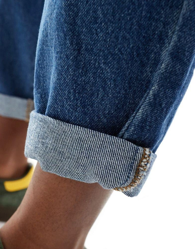 Don't Think Twice DTT Lou mom jeans in mid blue wash 5