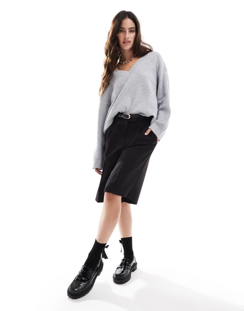 Stradivarius Stradivarius soft touch v neck jumper in grey 2