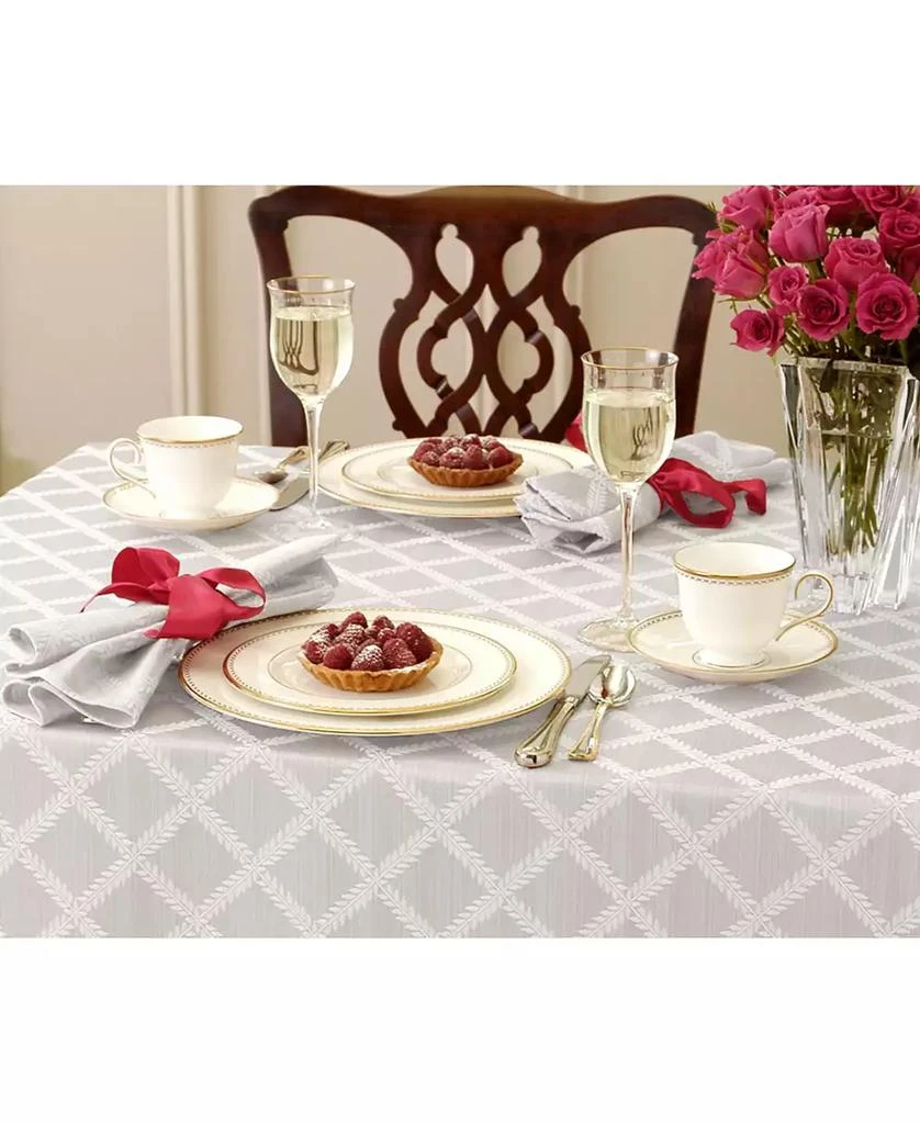 Lenox Laurel Leaf Oval White Tablecloth 70 x 104 1