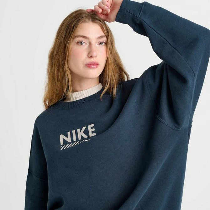 NIKE Women's Nike Sportswear Gym Life Oversized Fleece Crewneck Sweatshirt 5