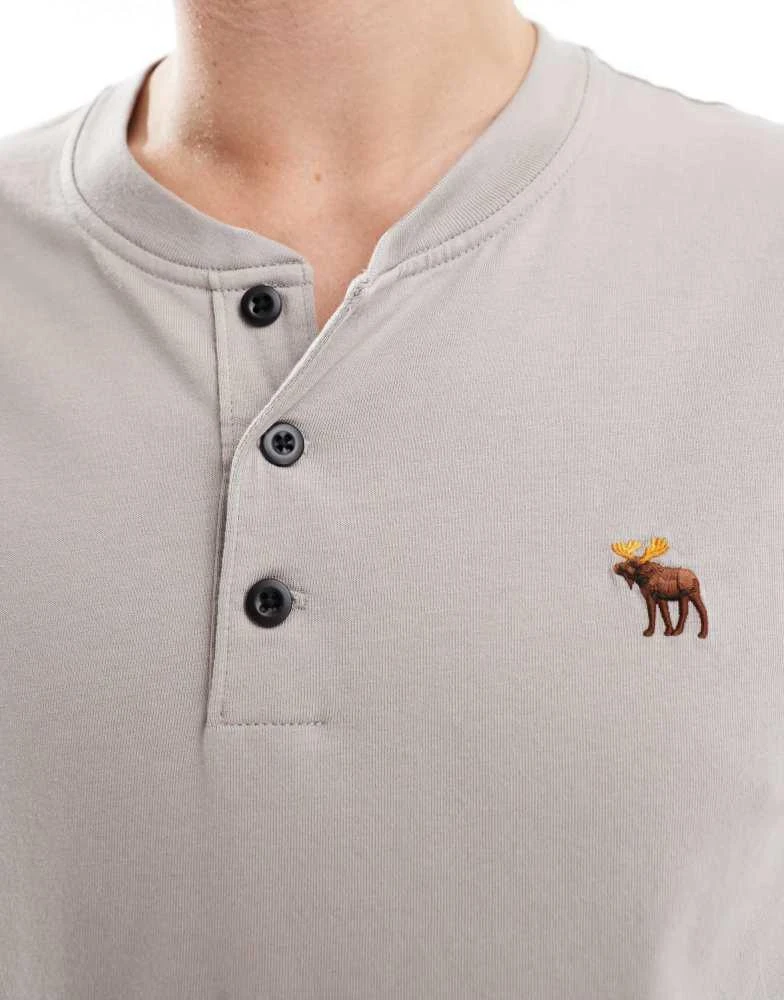 Abercrombie & Fitch Abercrombie & Fitch 5 pack icon logo henley t-shirt in black/greys/taupe/white 4