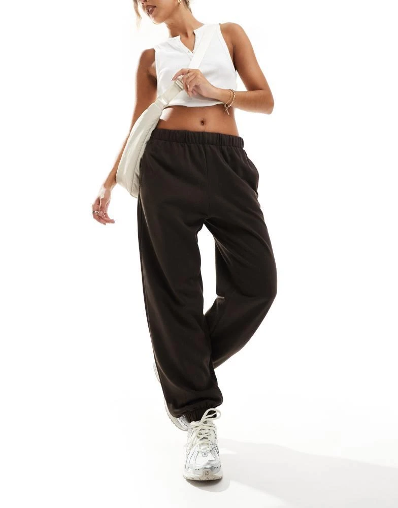 Bershka Bershka cuffed joggers in chocolate 1