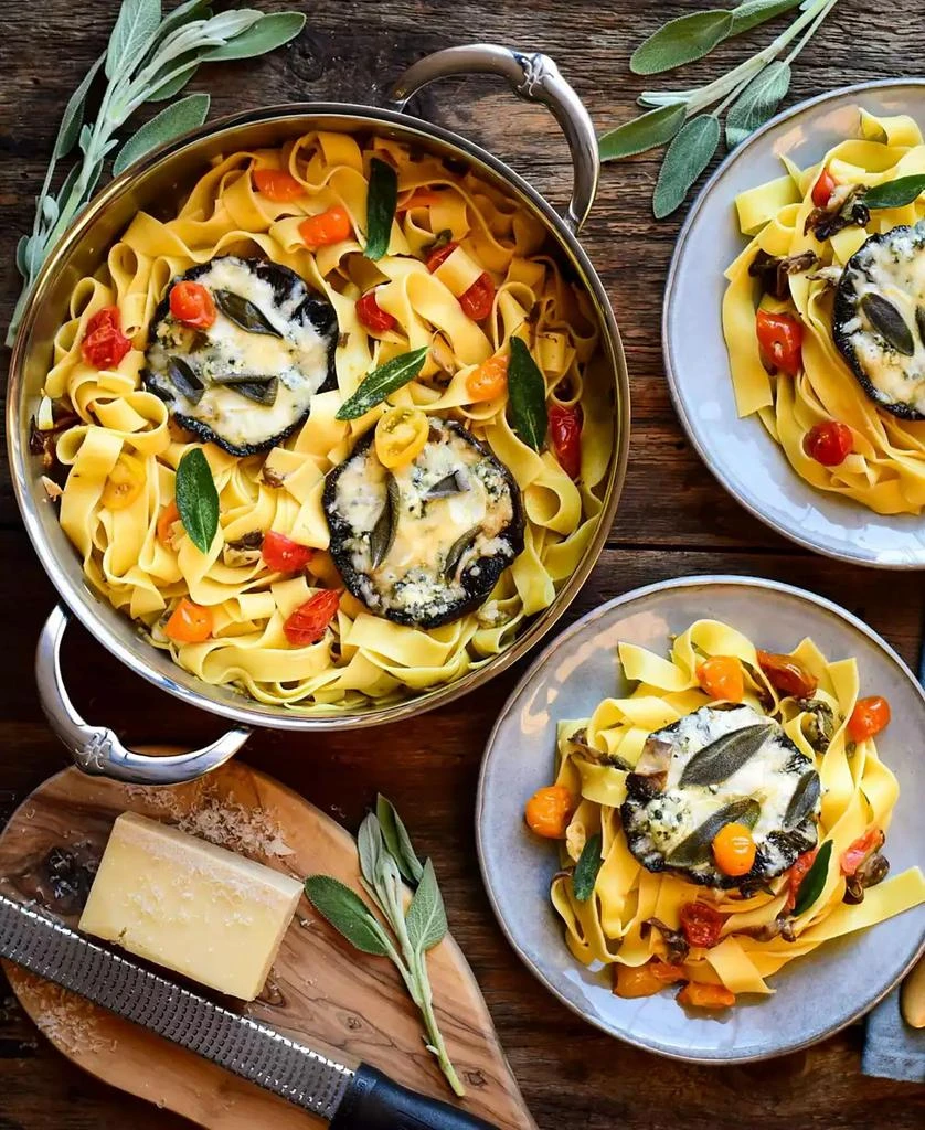 Hestan ProBond® Clad Stainless Steel 3.5-Quart Covered Sauteuse 5