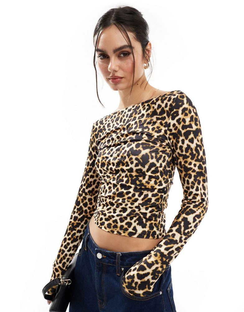 Stradivarius Stradivarius boat neck long sleeve top in leopard print 1