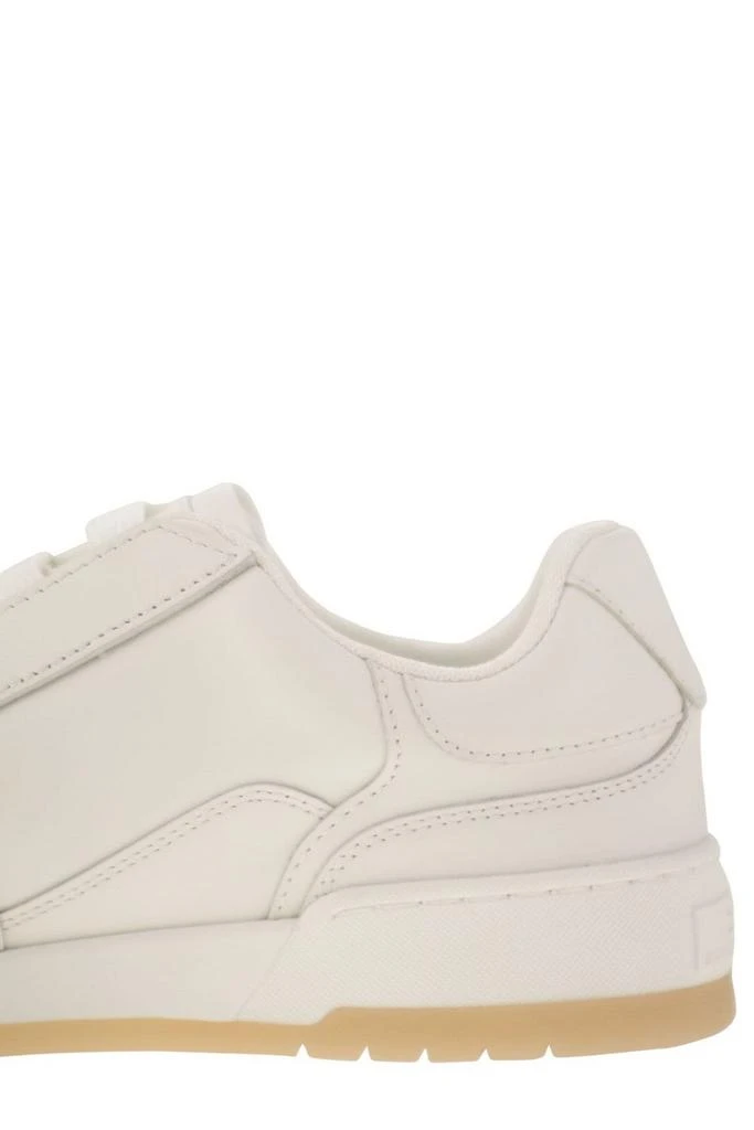 ELISABETTA FRANCHI Elisabetta Franchi Logo Embossed Low-Top Sneakers 7