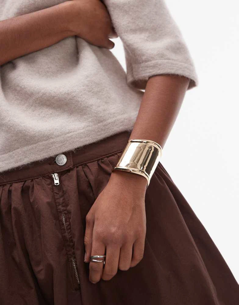 Topshop Topshop Beck chunky cuff bracelet in gold tone 2