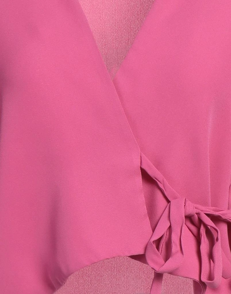 CARACTÈRE Shrug 4