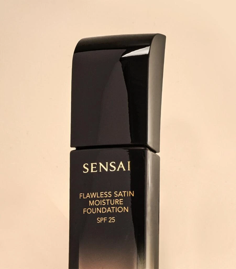 Sensai Flawless Satin Moisture Foundation SPF 25 3