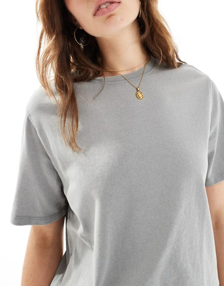 Pimkie Pimkie boyfriend t-shirt in grey 4