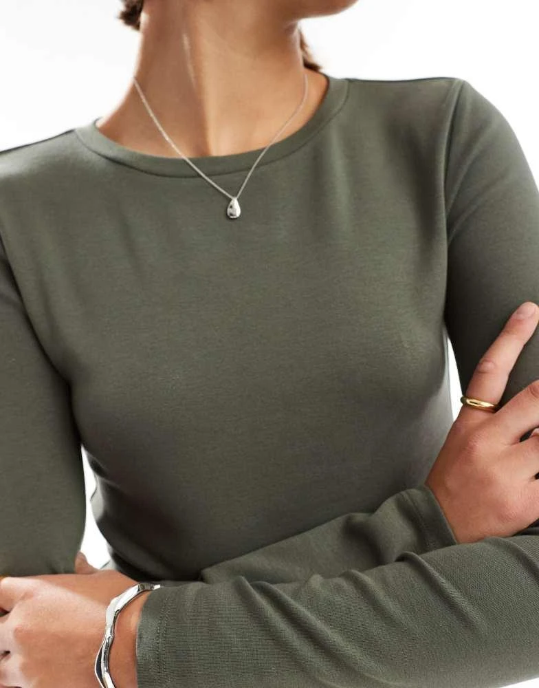 Stradivarius Stradivarius round neck long sleeve cotton t-shirt in sage 3
