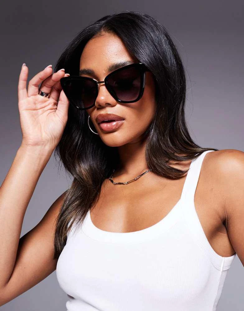 Quay all talk large cat eye sunglasses in black and gold  display picture 3