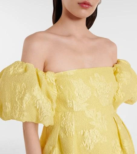 REBECCA VALLANCE Benette off-shoulder brocade gown - Dresses & Skirts - Free Shipping - BeyondStyle REBECCA VALLANCE Benette off-shoulder brocade gown - Dresses & Skirts - Free Shipping - BeyondStyle