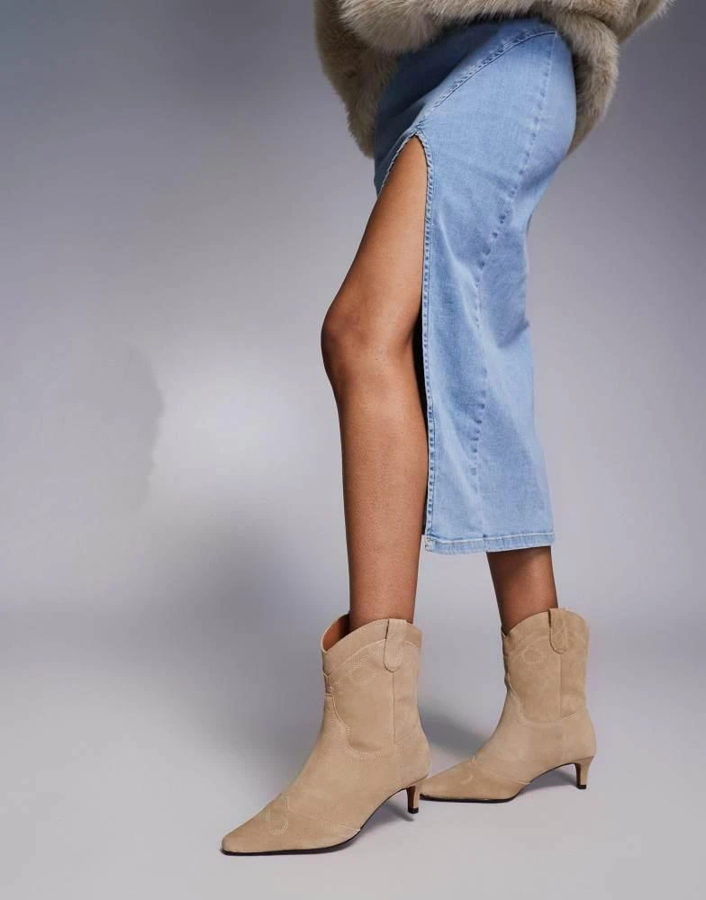 River Island River Island suede western boot with kitten heel in beige 3
