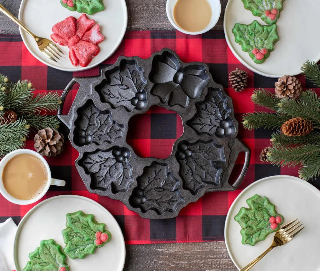 Lodge Cast Iron Holiday Wreath Pan 2