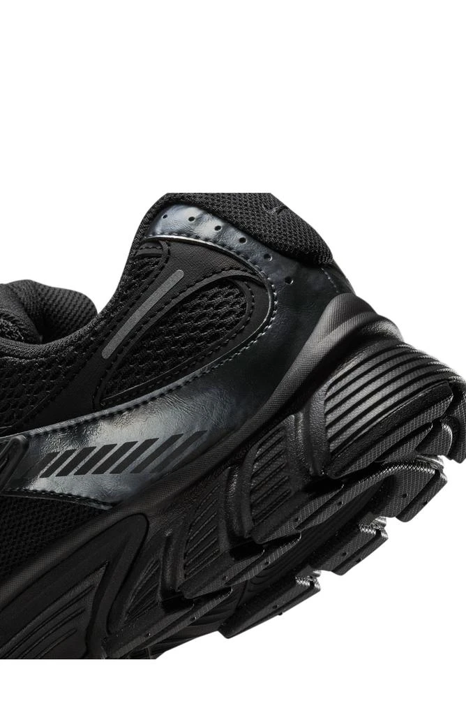 NIKE V5 RNR Sneaker 9