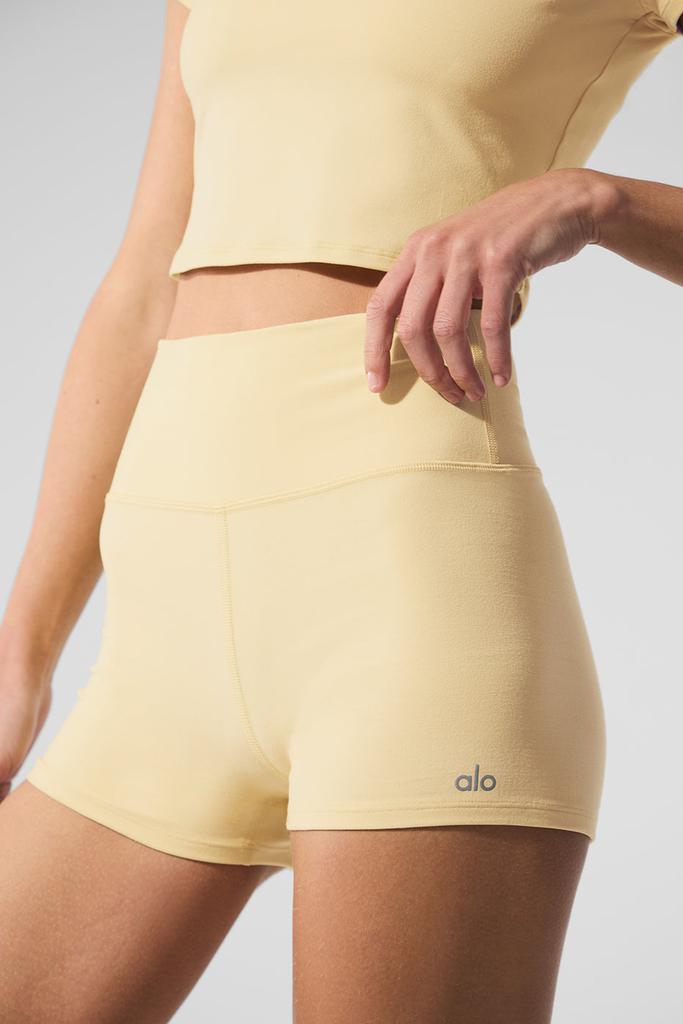 Alo Alosoft High-Waist Carefree Short - Warm Butter Heather
