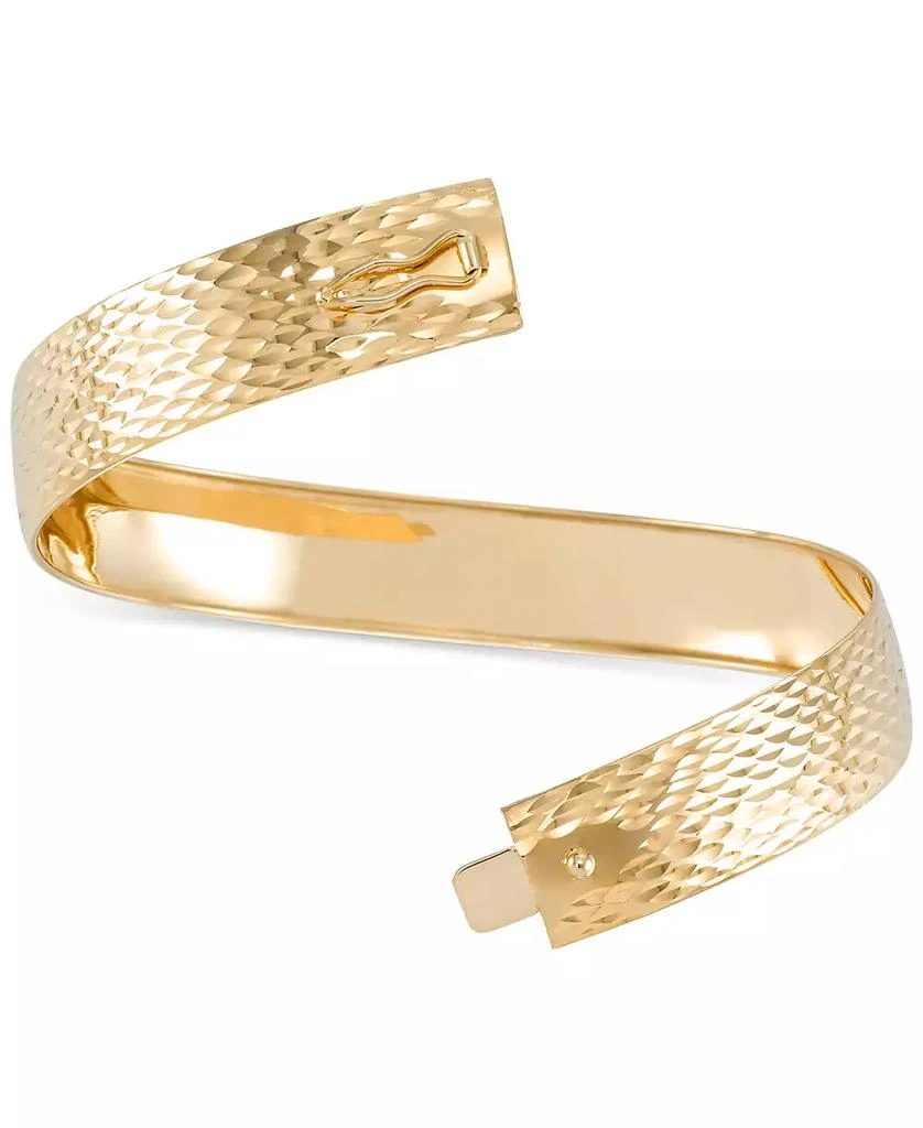 Macy
s Textured Wide Round Flexible Bangle Bracelet in 10k Gold 3