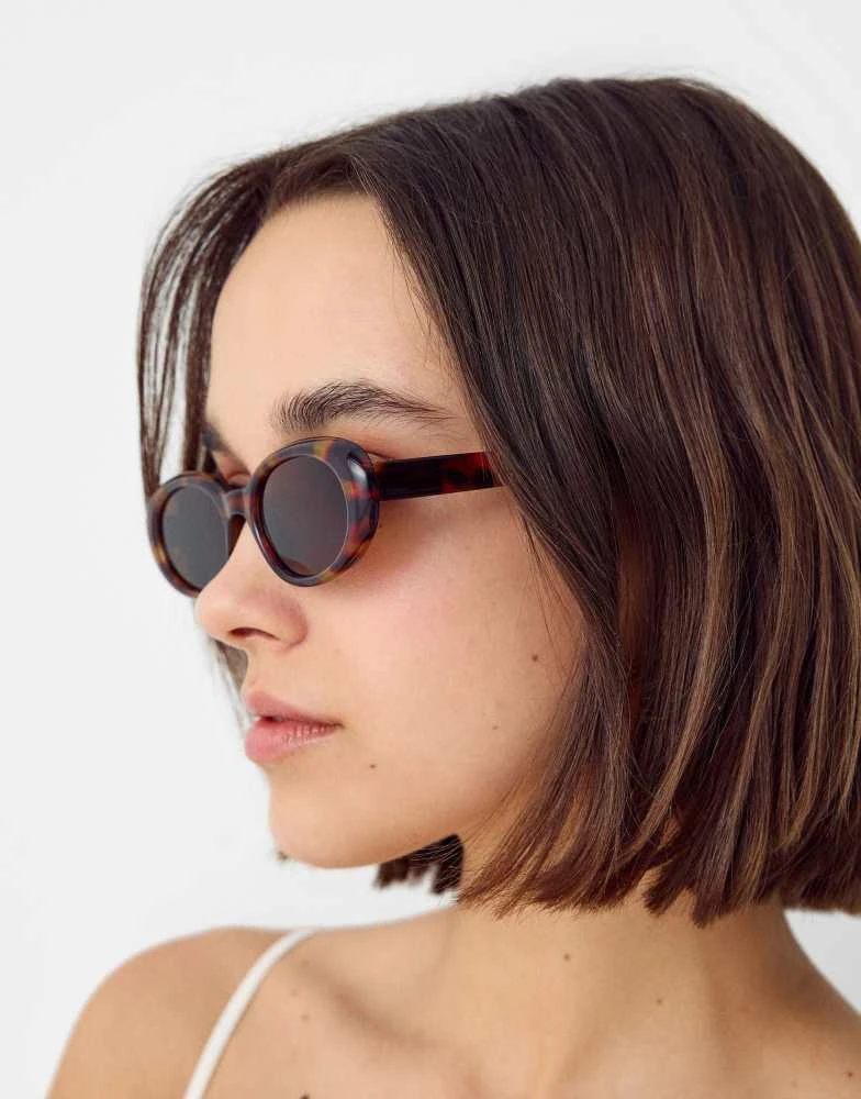 Bershka Bershka tortoiseshell sunglasses in brown 1