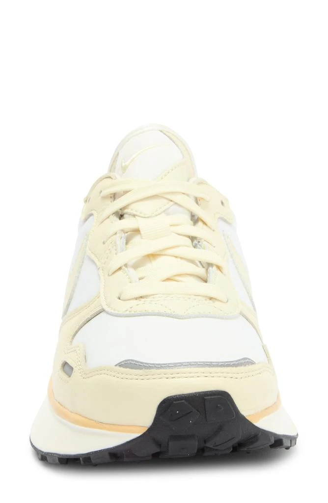 NIKE Phoenix Waffle Sneaker 2