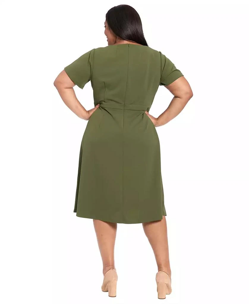 London Times Plus Size Fit and Flare Short Sleeve Dress 4